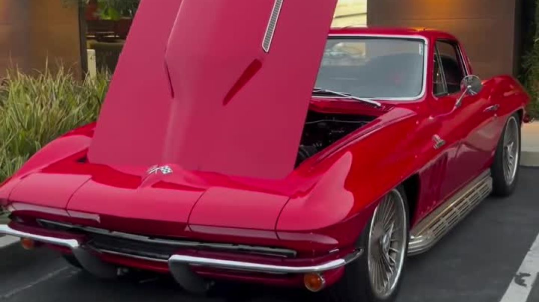 ⁣1965 Chevrolet Corvette